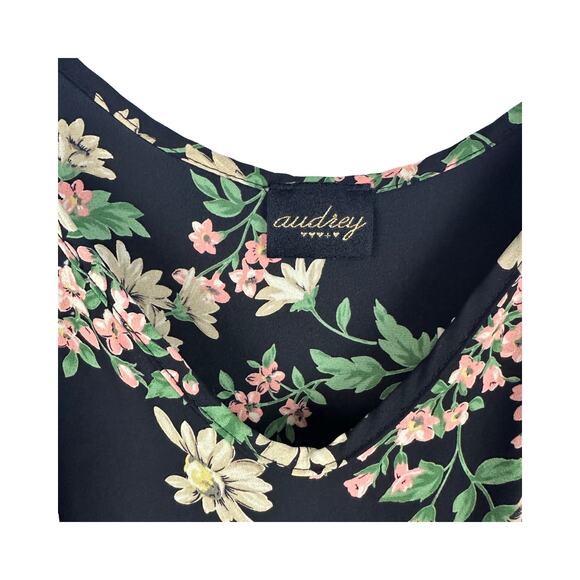 Audrey Women`s Off‎ Shoulder Floral Blouse Size Approximately M/L - Picture 4 of 4